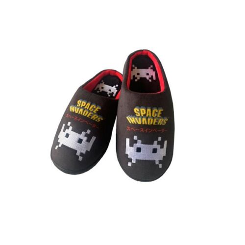 lifetrend.hu; Space Invaders, férfi, papucs, gamer, gaming